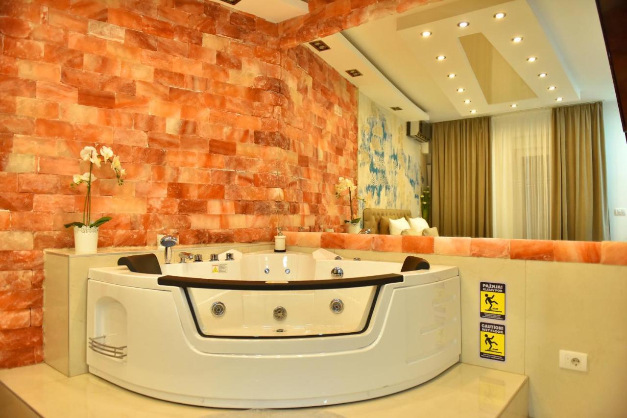 Design Apartment Premium Spa Lux 4 Star "Dubai" Completely Private Wellness & Spa Free Included Sauna & Jacuzzi & Salt Wall & Fire Place & 3D Ceilings & Business Wifi & Netflix & Keyless Code Entry & Full Smart App & Secure 2 Parking Place Ćuprija エクステリア 写真