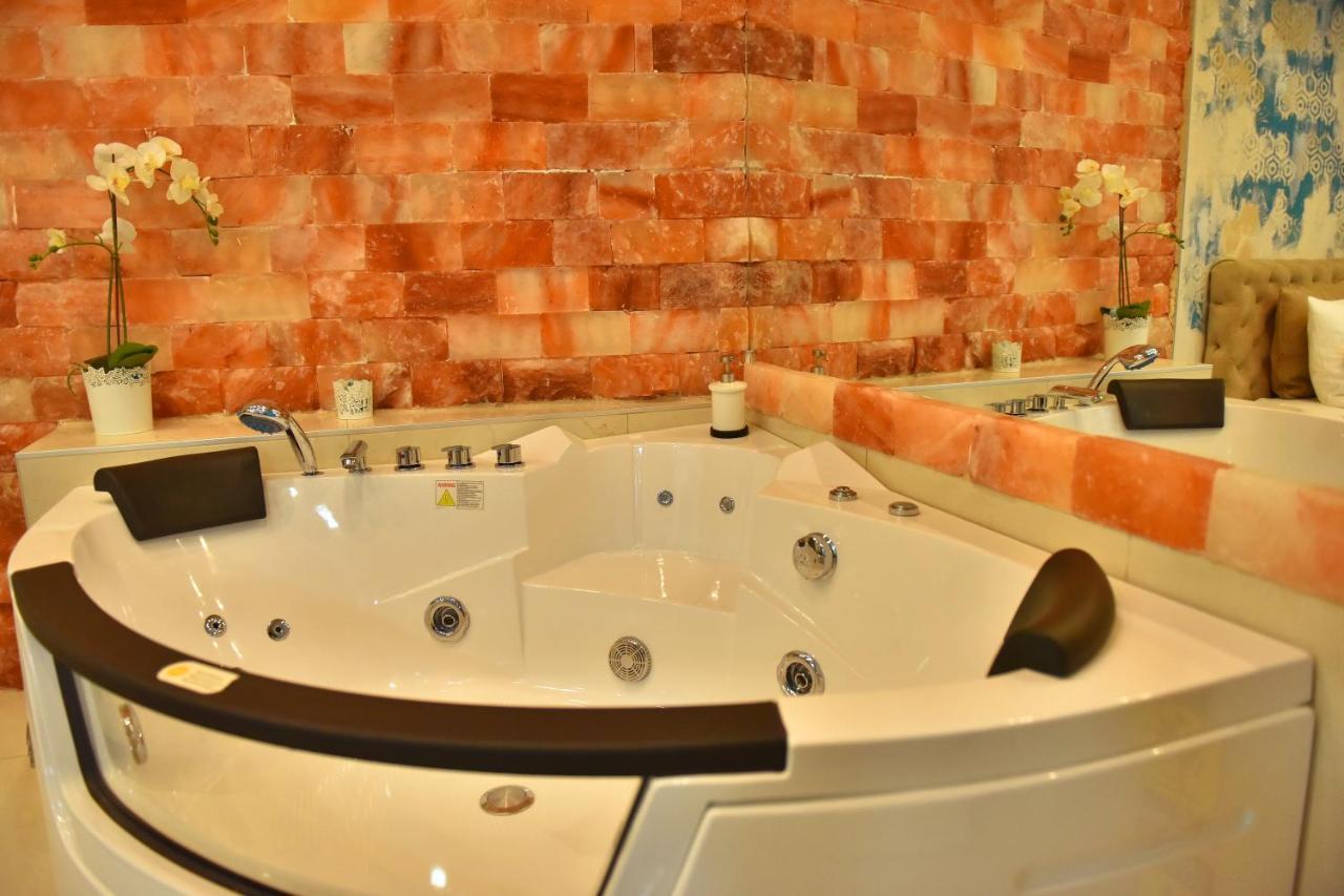 Design Apartment Premium Spa Lux 4 Star "Dubai" Completely Private Wellness & Spa Free Included Sauna & Jacuzzi & Salt Wall & Fire Place & 3D Ceilings & Business Wifi & Netflix & Keyless Code Entry & Full Smart App & Secure 2 Parking Place Ćuprija エクステリア 写真