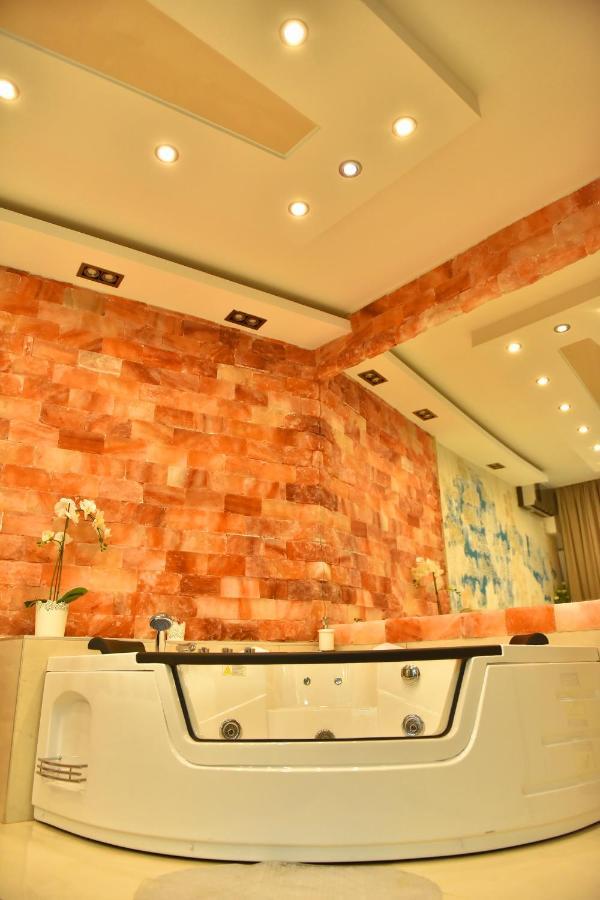Design Apartment Premium Spa Lux 4 Star "Dubai" Completely Private Wellness & Spa Free Included Sauna & Jacuzzi & Salt Wall & Fire Place & 3D Ceilings & Business Wifi & Netflix & Keyless Code Entry & Full Smart App & Secure 2 Parking Place Ćuprija エクステリア 写真