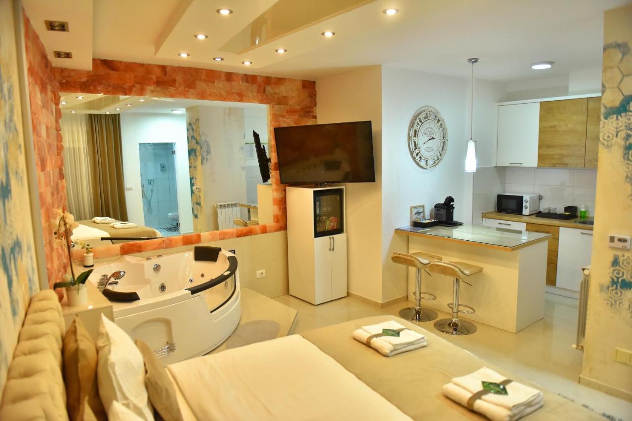 Design Apartment Premium Spa Lux 4 Star "Dubai" Completely Private Wellness & Spa Free Included Sauna & Jacuzzi & Salt Wall & Fire Place & 3D Ceilings & Business Wifi & Netflix & Keyless Code Entry & Full Smart App & Secure 2 Parking Place Ćuprija エクステリア 写真