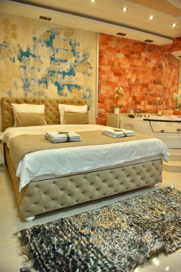 Design Apartment Premium Spa Lux 4 Star "Dubai" Completely Private Wellness & Spa Free Included Sauna & Jacuzzi & Salt Wall & Fire Place & 3D Ceilings & Business Wifi & Netflix & Keyless Code Entry & Full Smart App & Secure 2 Parking Place Ćuprija エクステリア 写真