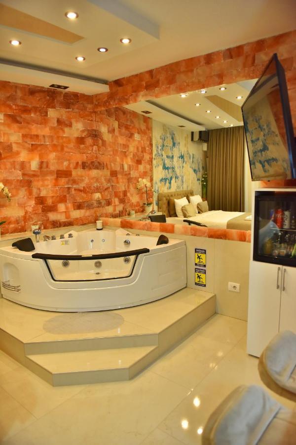 Design Apartment Premium Spa Lux 4 Star "Dubai" Completely Private Wellness & Spa Free Included Sauna & Jacuzzi & Salt Wall & Fire Place & 3D Ceilings & Business Wifi & Netflix & Keyless Code Entry & Full Smart App & Secure 2 Parking Place Ćuprija エクステリア 写真