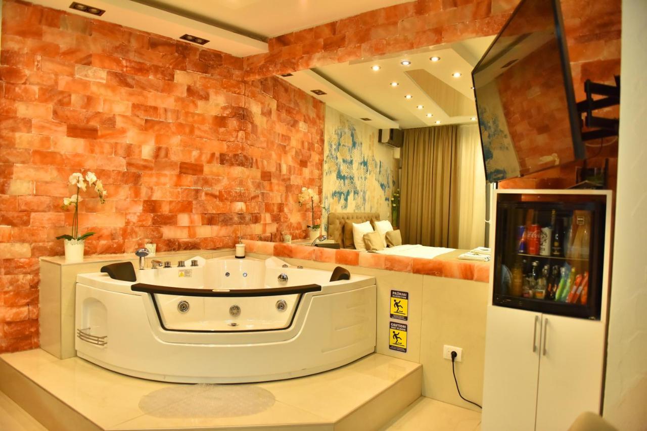 Design Apartment Premium Spa Lux 4 Star "Dubai" Completely Private Wellness & Spa Free Included Sauna & Jacuzzi & Salt Wall & Fire Place & 3D Ceilings & Business Wifi & Netflix & Keyless Code Entry & Full Smart App & Secure 2 Parking Place Ćuprija エクステリア 写真