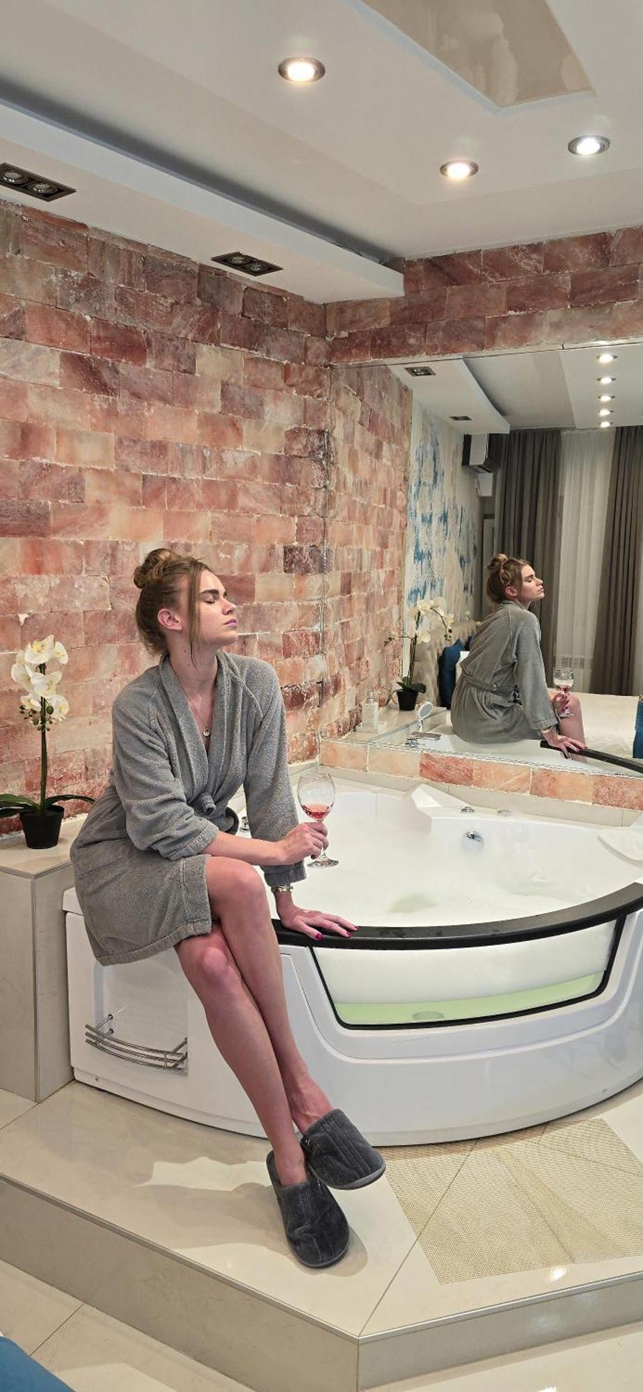 Design Apartment Premium Spa Lux 4 Star "Dubai" Completely Private Wellness & Spa Free Included Sauna & Jacuzzi & Salt Wall & Fire Place & 3D Ceilings & Business Wifi & Netflix & Keyless Code Entry & Full Smart App & Secure 2 Parking Place Ćuprija エクステリア 写真